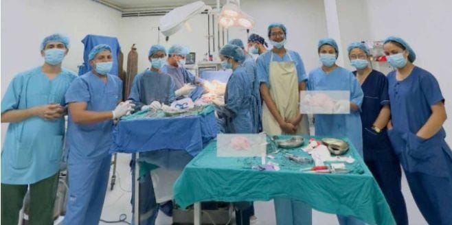 कर्णाली स्वास्थ्य विज्ञान प्रतिष्ठानमा एक महिलाको पाठेघर तथा डिम्बाशयको शल्यक्रिया सफलतापूर्वक गरिएको छ।