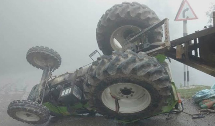ट्याक्टरबाट खसेर वन कर्मचारी घाइते, अस्पतालमा उपचार जारी