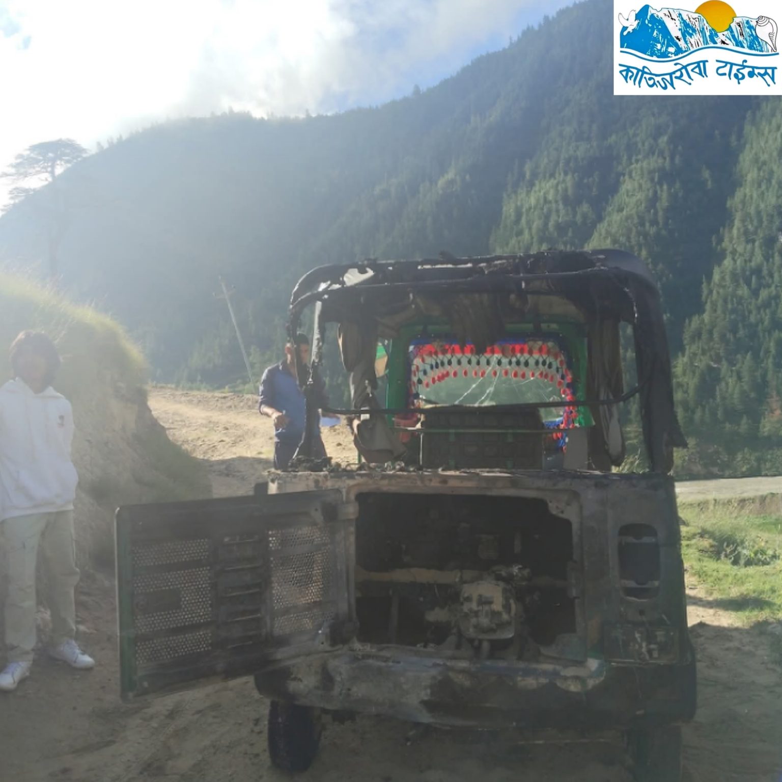 जुम्लाको तिला गाउँपालिकामा एक अटो जलेर नष्ट